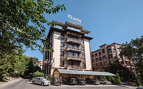 Monday Royal Apart Hotel
